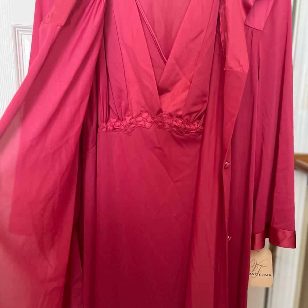 Vanity Fair Vintage Nightgown 2 piece set with original tags